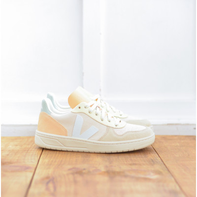 V-10 Suede