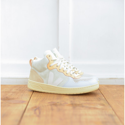 V-15 Suede